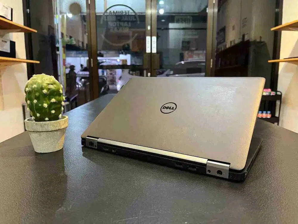 DELL LATITUDE E7470 // CORE i7 // SSD 256GB