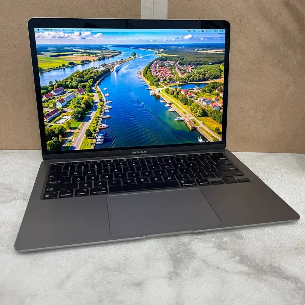 SALE MacBook Air 13 inch 2020 M1 8/256GB