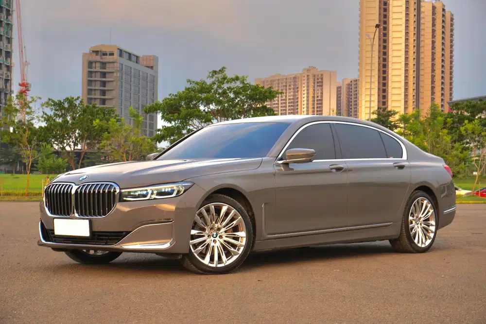 LUXURY CRUISER ! LANGKA ! LIMITED COLOR BMW 740li G12 LCI 2019 / 2021