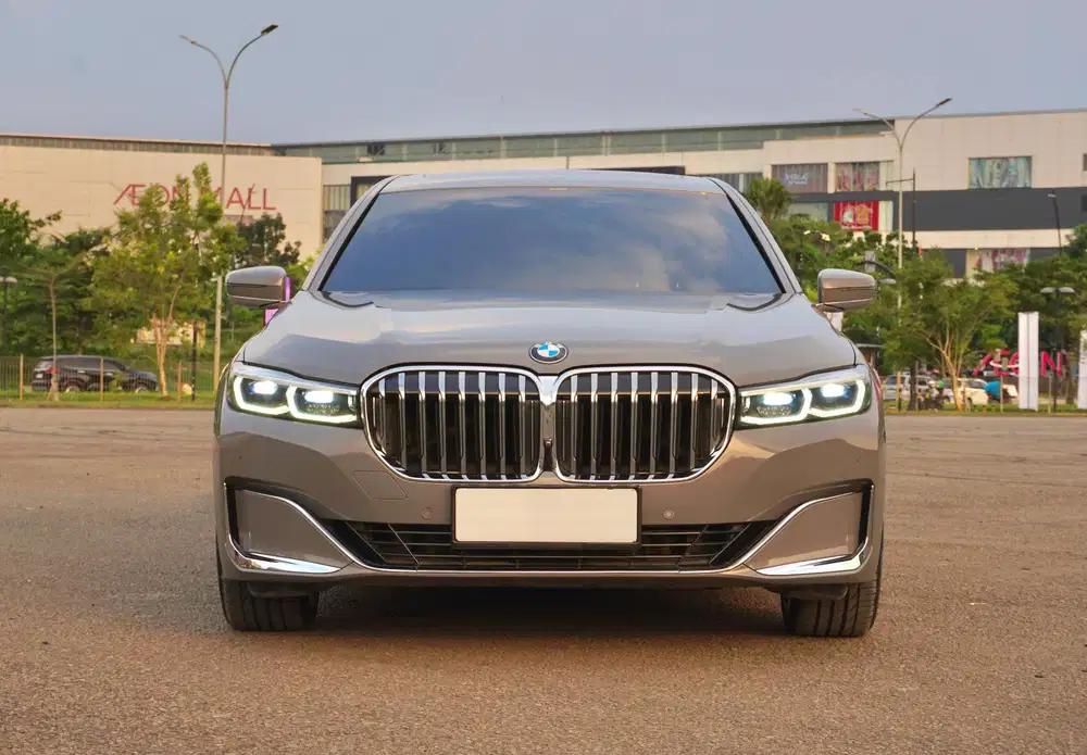 LUXURY CRUISER ! LANGKA ! LIMITED COLOR BMW 740li G12 LCI 2019 / 2021