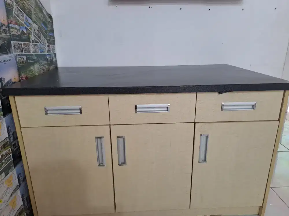 Lemari dapur kokoh dan kuat