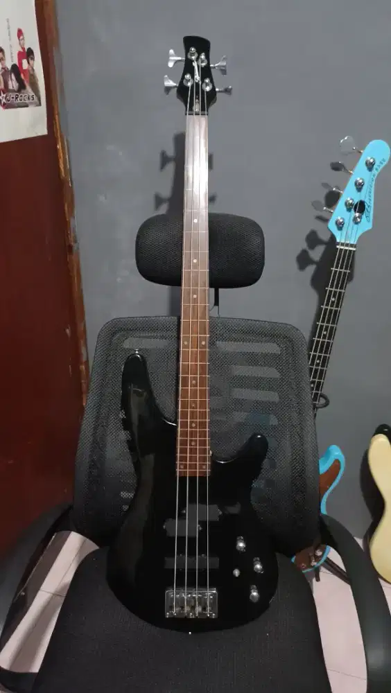 Bass Fretless Merk Ritmuller Senar 4