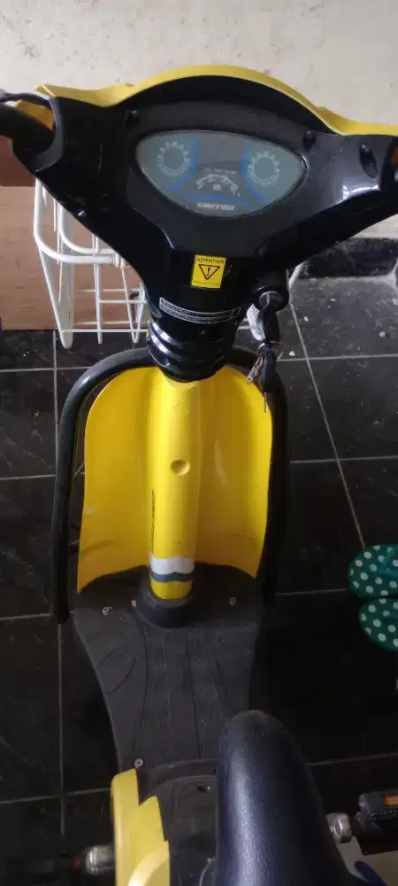 Sepeda listrik merk United