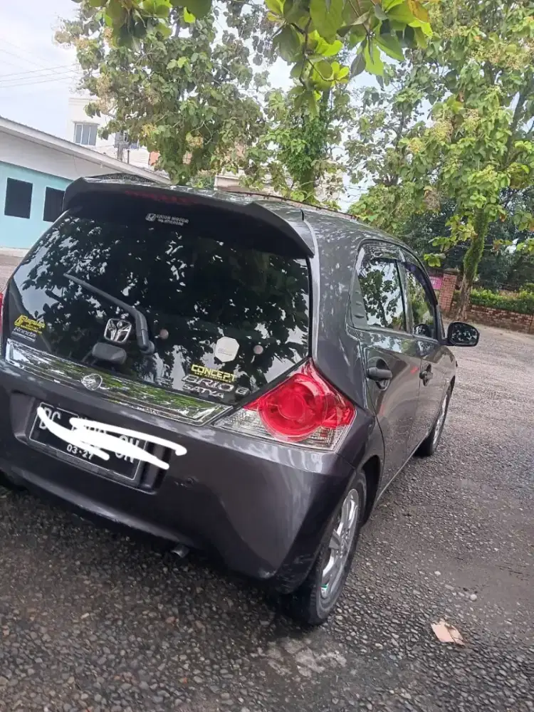 Jual mobil Brio pakaian pribadi