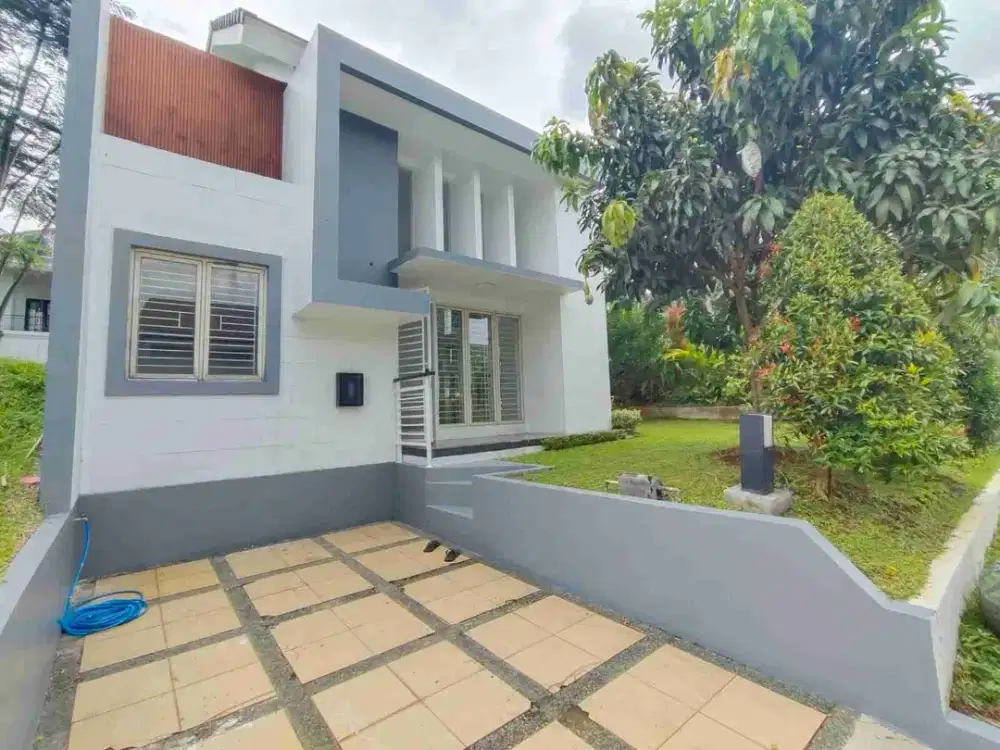 Rumah Posisi Hook dan Taman di Rancamaya Golf Estate Bogor