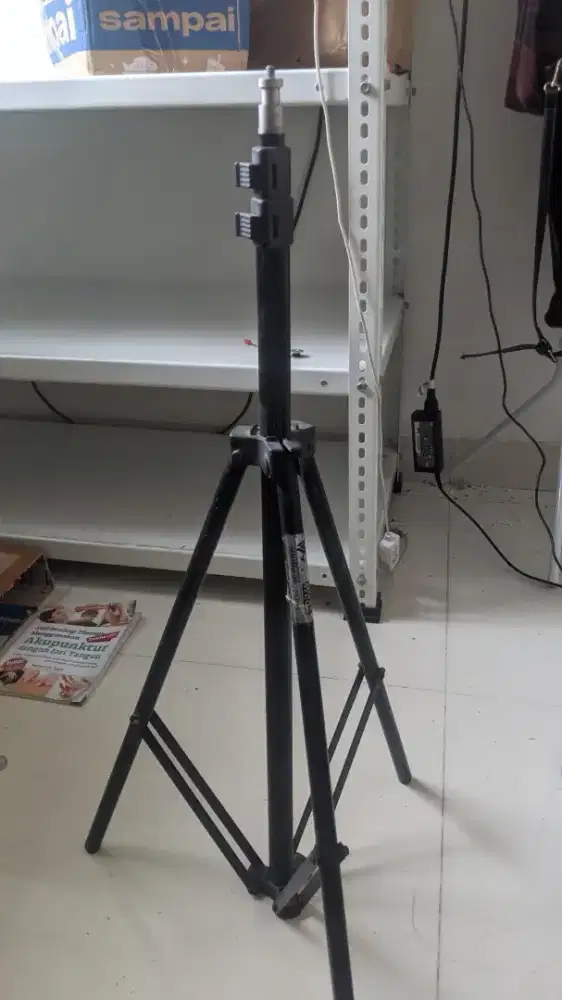 Tripod  kamera / handycam / lampu weifeng