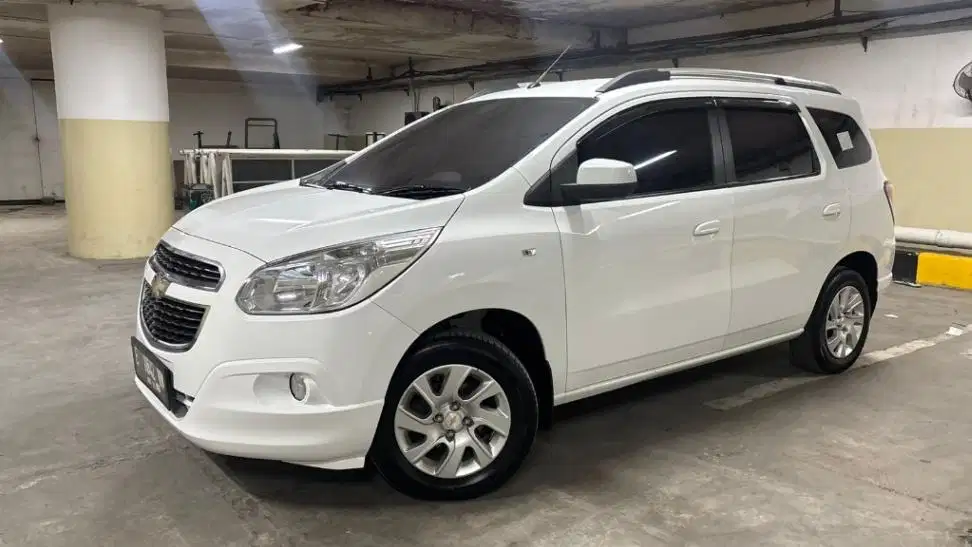 DP Rendah  5JT Chevrolet Spin 1.5 LTZ Bensin-MT 2015 Putih