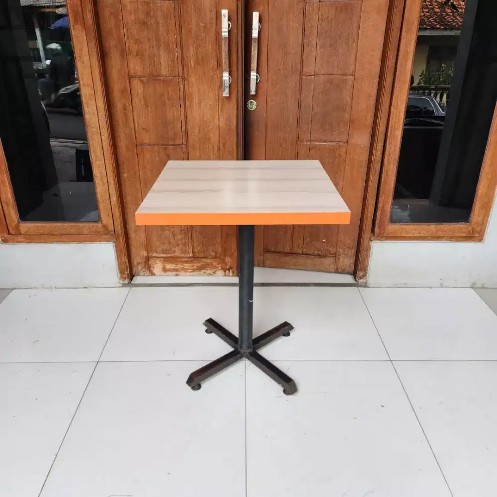 Meja ex Cafe - Meja ex Resto M15