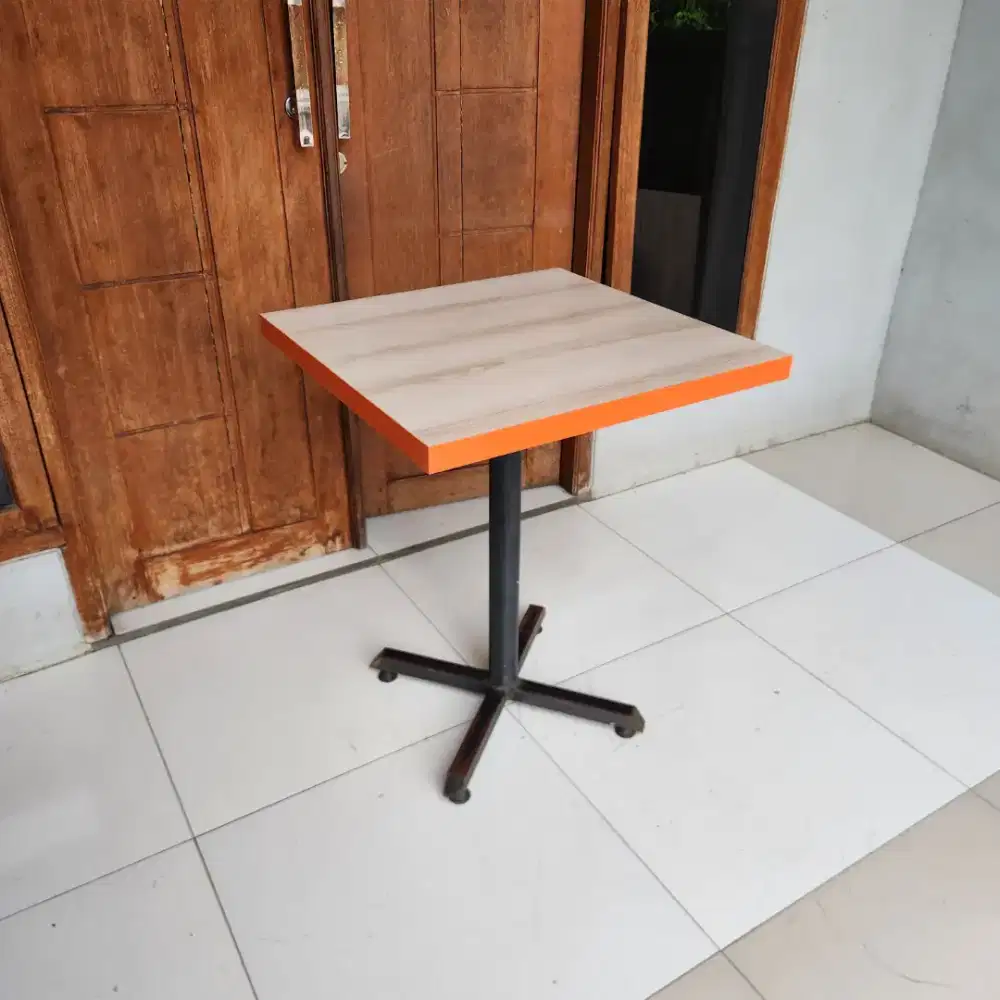 Meja ex Cafe - Meja ex Resto M15