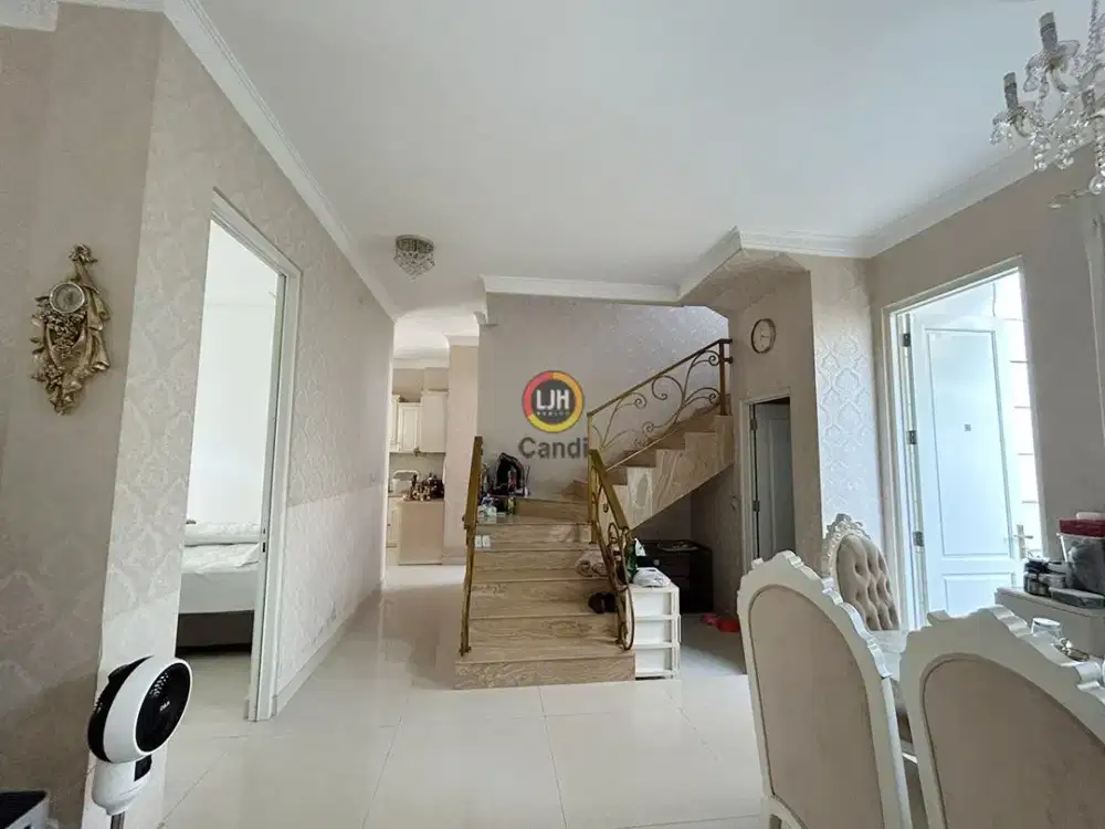 Rumah di Graha Candi Golf Montana Semarang