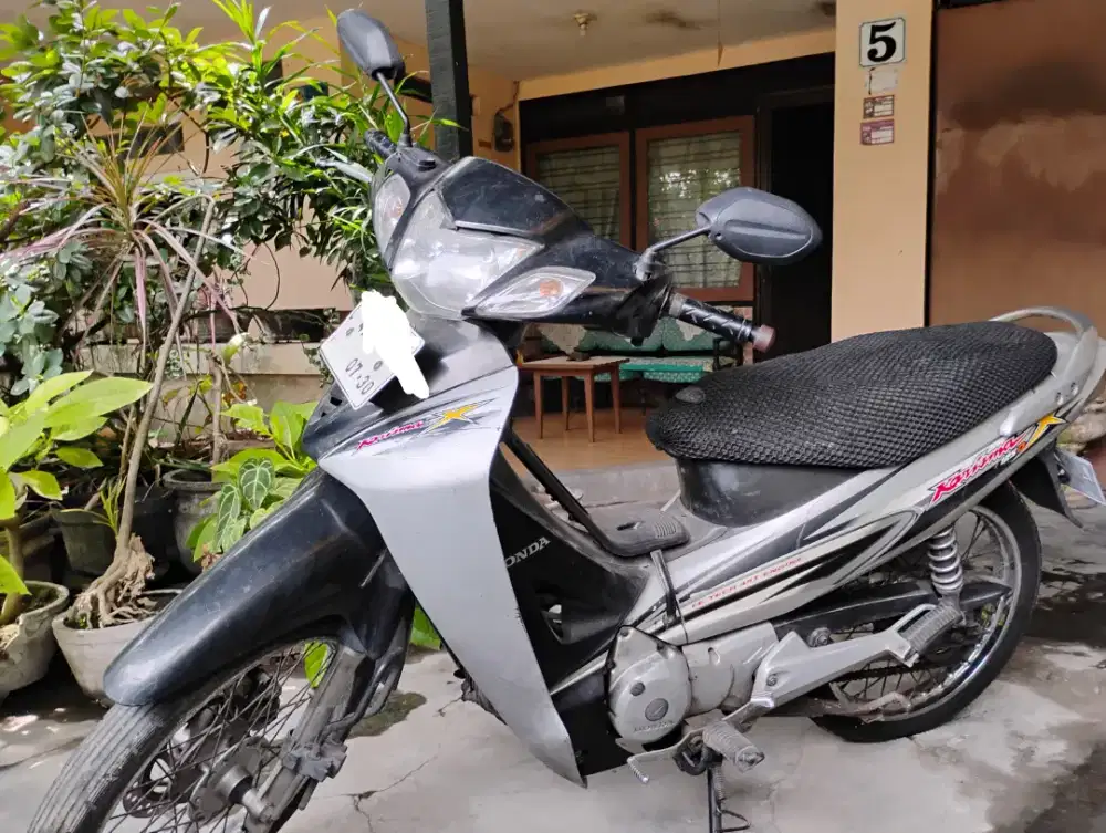 Dijual Honda Kharisma Tahu. 2005
