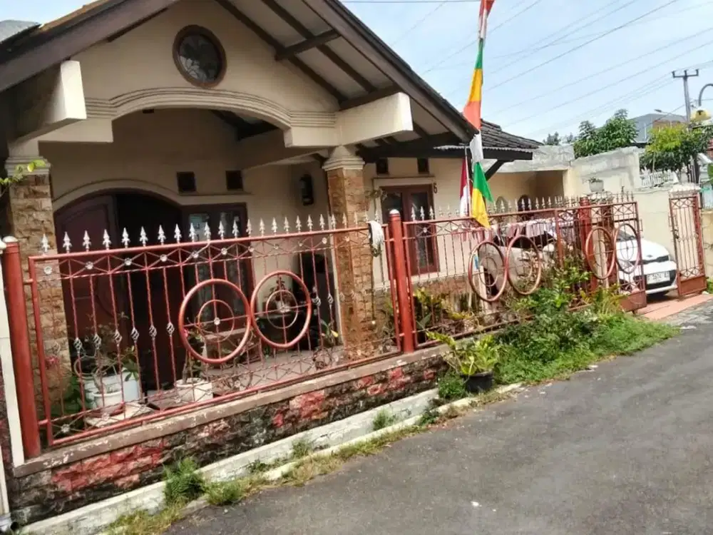 DIJUAL RUMAH JL METEOR MARGAHAYU BANDUNG LC