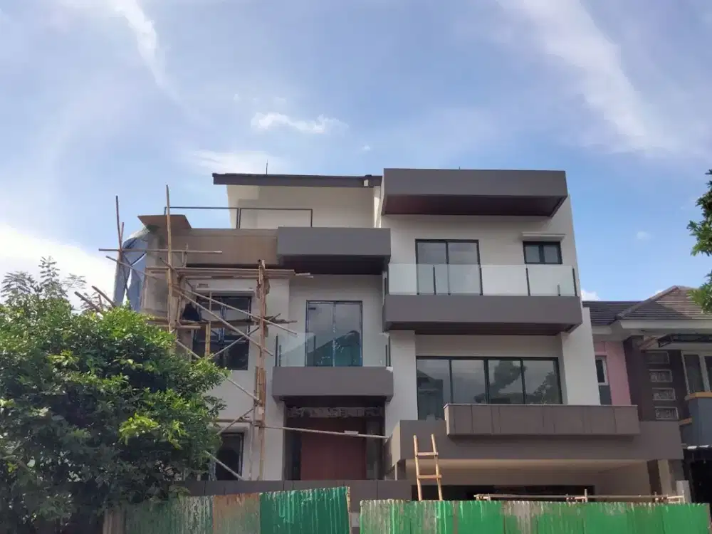 RUMAH BARU DENGAN ROOFTOP DI DE LATINOS BAHAMAS BSD