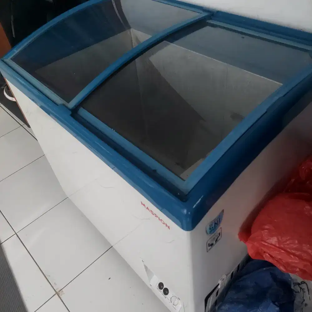 Freezer maspion bekas pakai kedai juice
