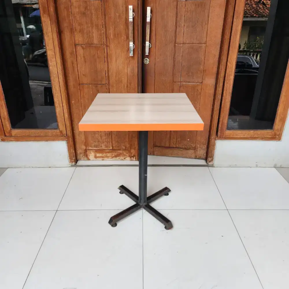 Meja ex Cafe - Meja ex Resto M15