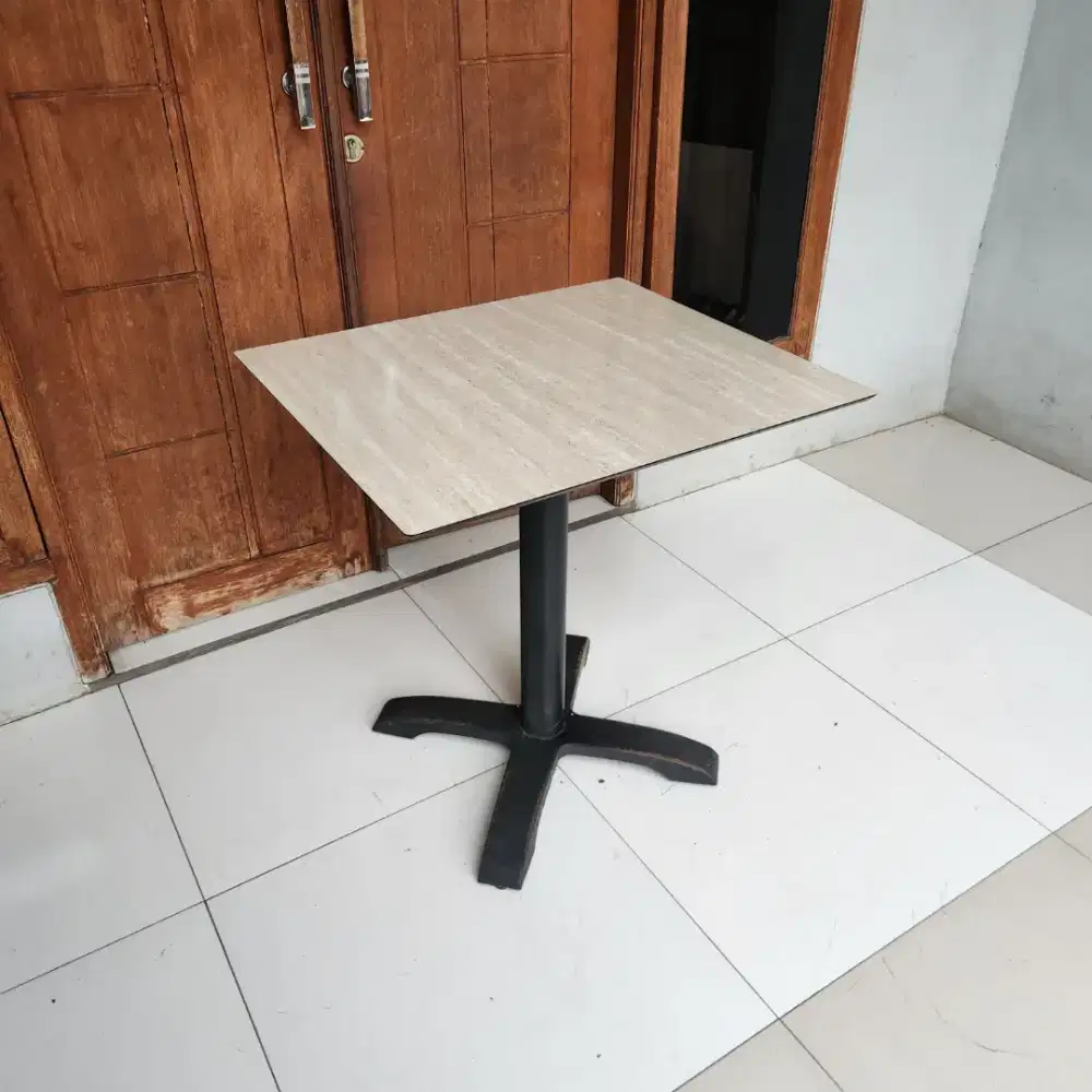 Meja ex Cafe - Meja ex Resto M1