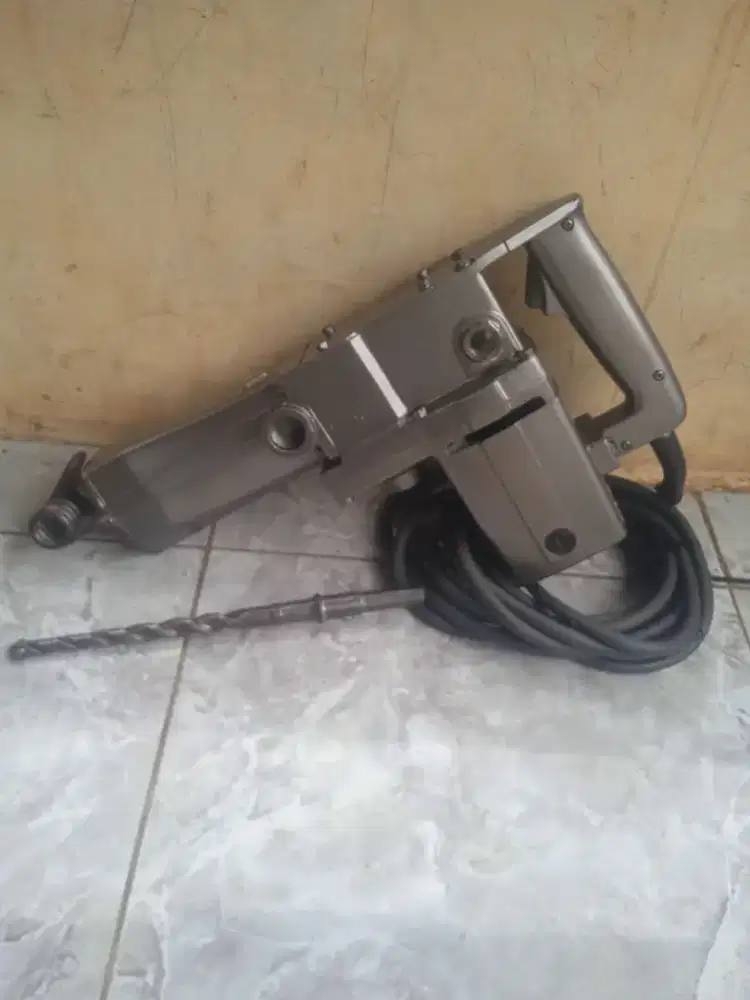 Hammer drill makita 8700