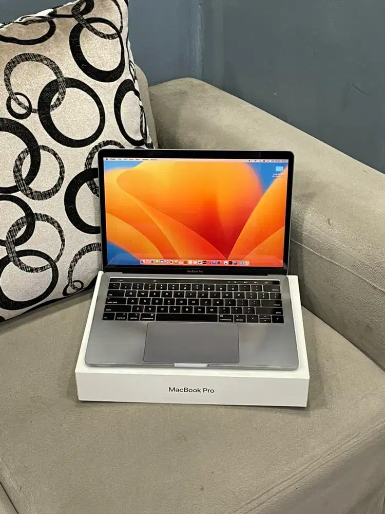 Macbook Pro Touchbar 2018 MR9R2 13” Core i5 2,3Ghz 8/256GB gray