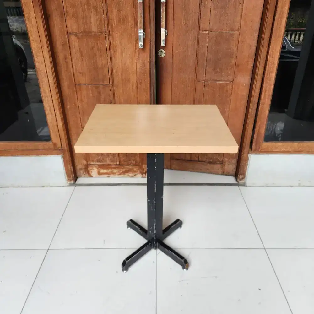 Meja ex Cafe - Meja ex Resto M12