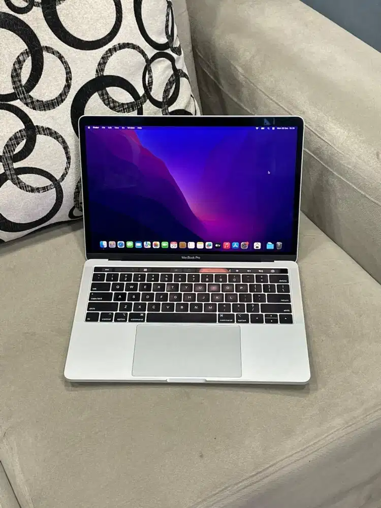 Macbook Pro Touchbar 2018 MR9U2 13” Core i5 2,3Ghz 8/256GB Silver