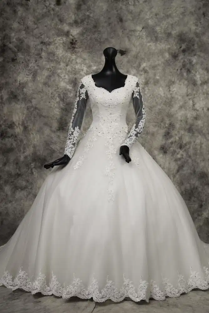 JUAL CEPAT ! PRELOVED GAUN PENGANTIN