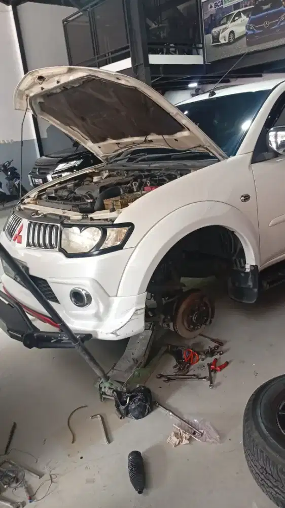 Montir mobil panggilan