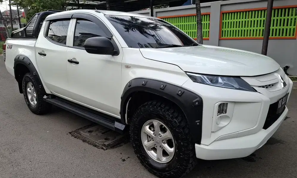 Mitsubishi strada triton tahun 2022