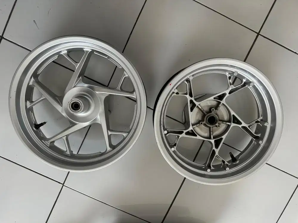Velg xmax conected 2024