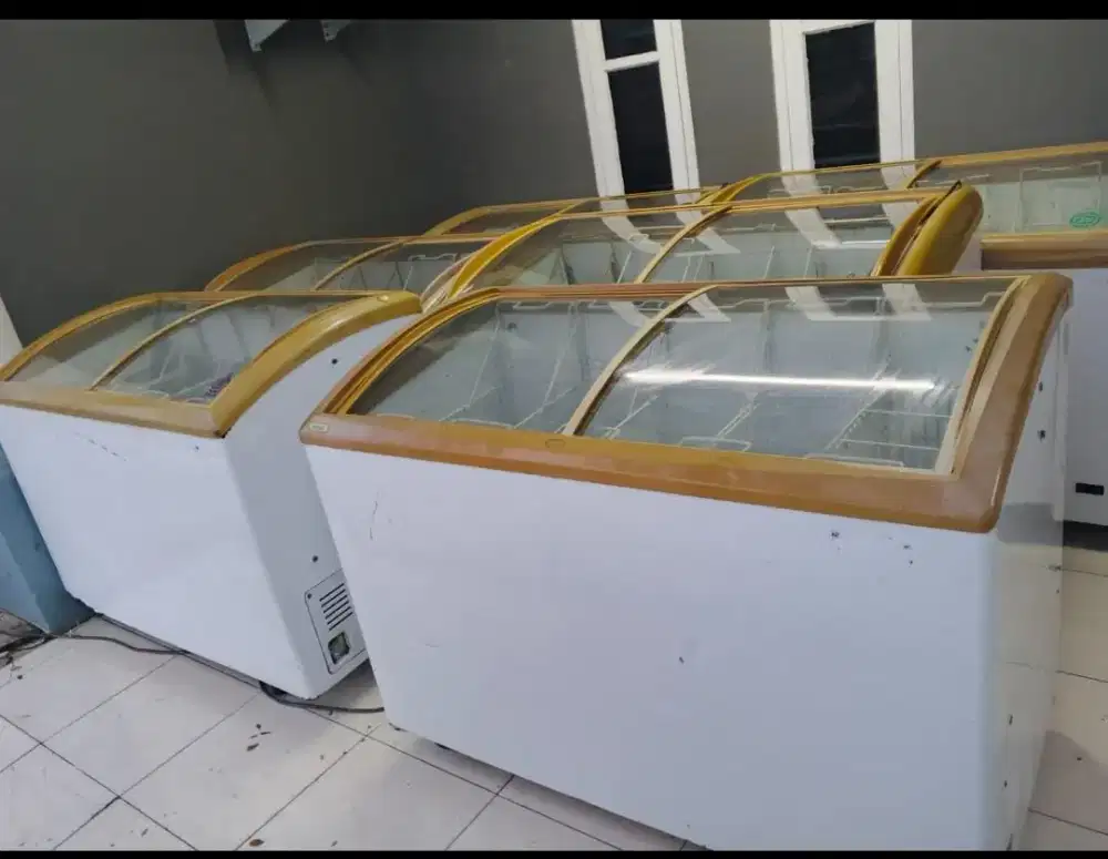 Frezeer sleding kaca 330 litrr