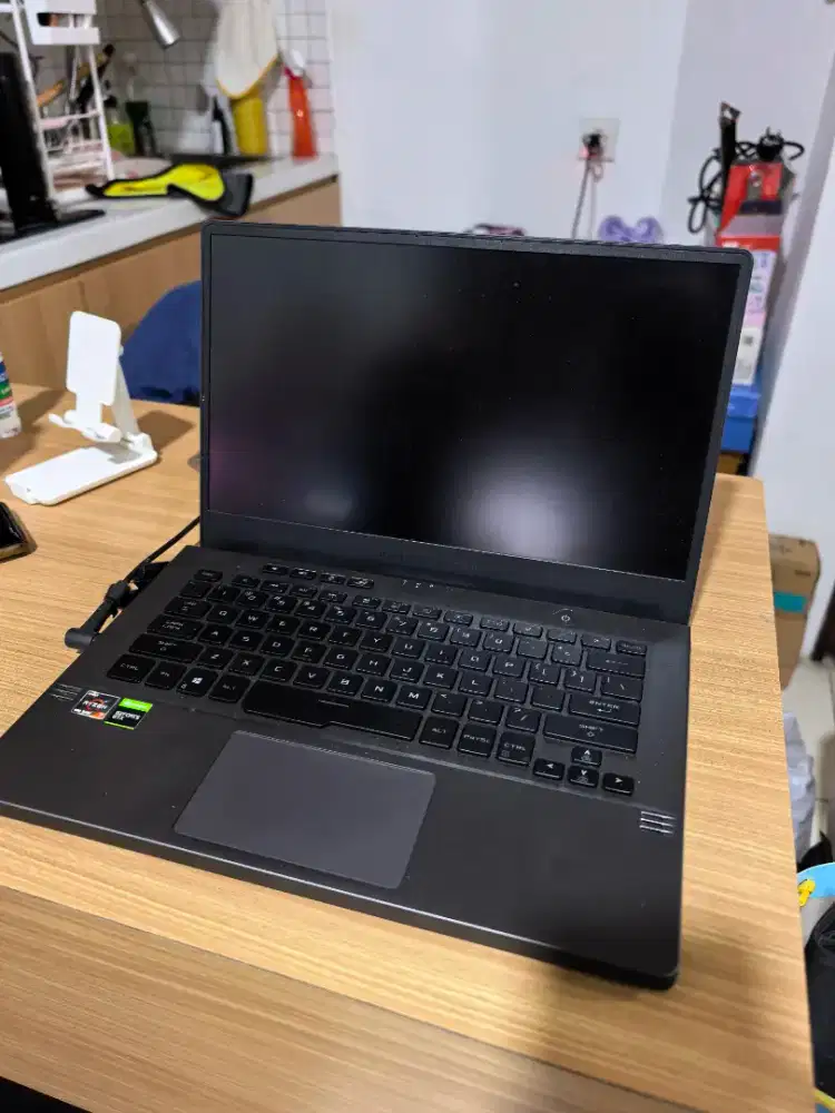 ASUS ROG Zephyrus G14 Ryzen 7 GTX1650 RAM24GB SSD512