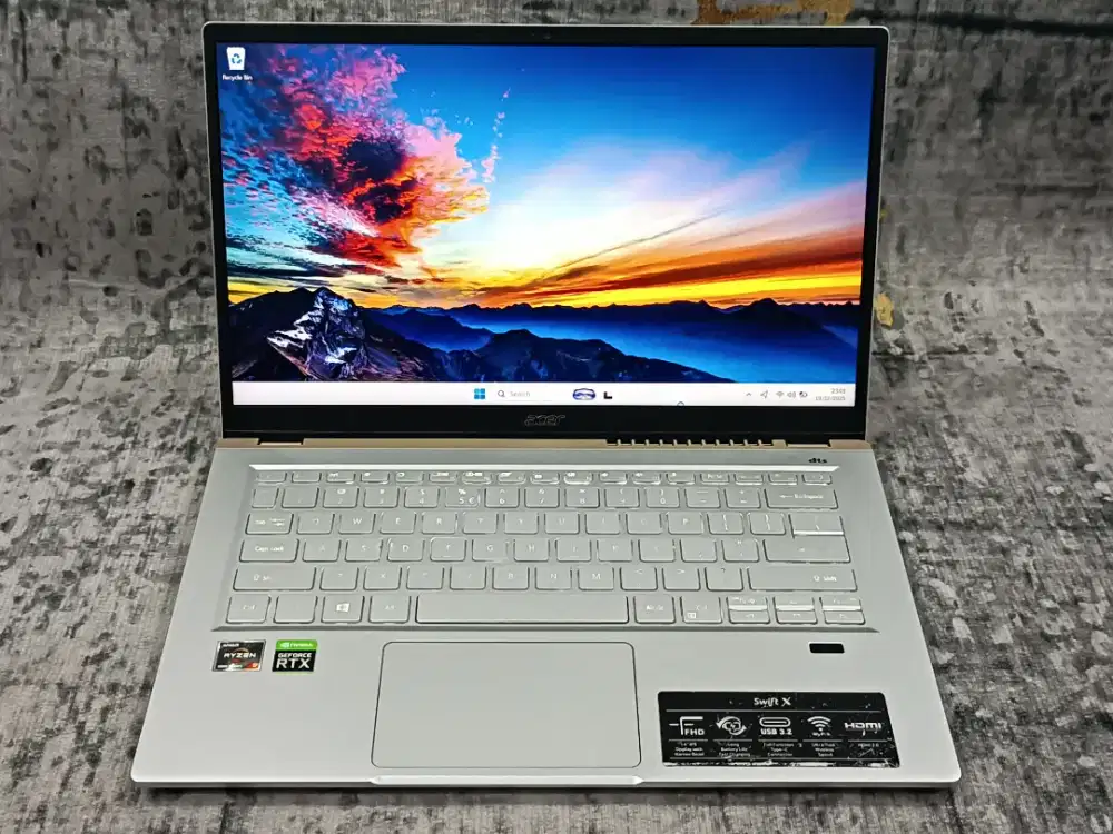 Acer Swift 14 Ryzen 7-5800U 16GB 512GB RTX 3050 Ti 4GB FHD Like New