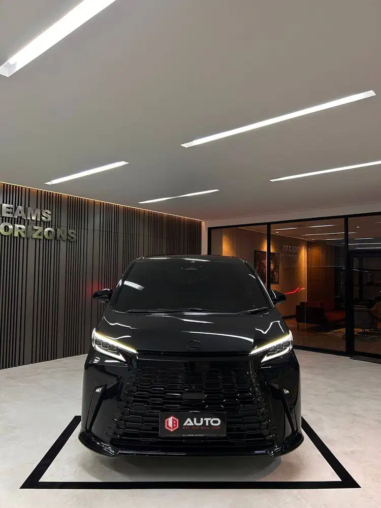 Lexus LM350 Hybrid LM350H VIP 2024 Hitam 4-Seater Km33rb B2602VGY