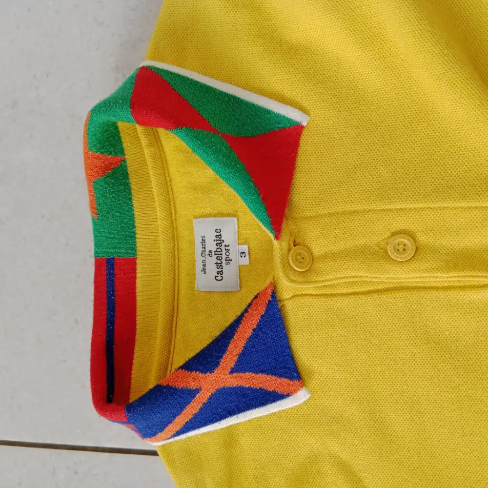 KAOS KERAH CASTELBAJAC