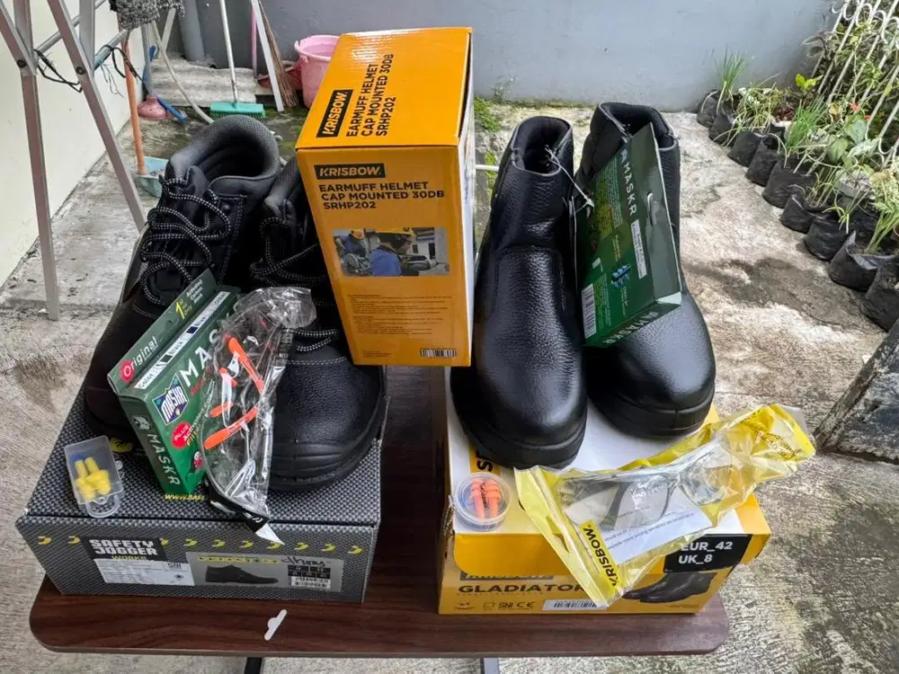 Sepatu Safety 2 Pasang Plus APD