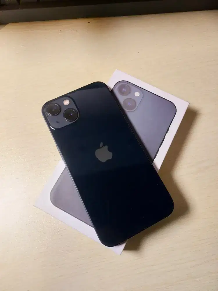 iPhone 13 256gb (Midnight) full set lengkap + charger apple original,