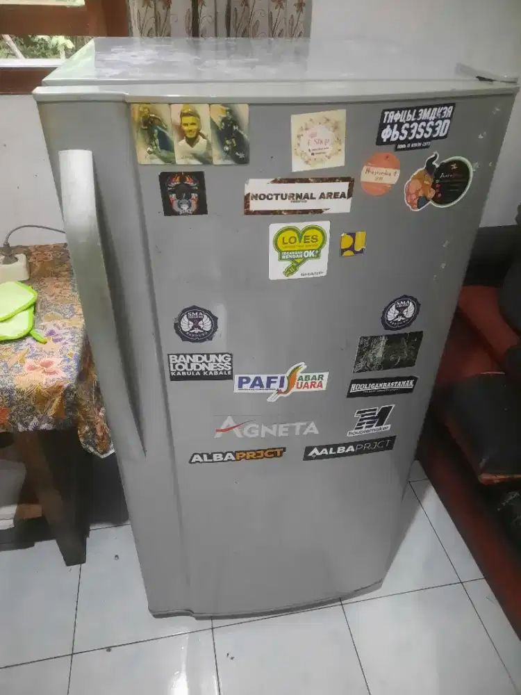 Dijual cepat kulkas merek Sharp 1 pintu