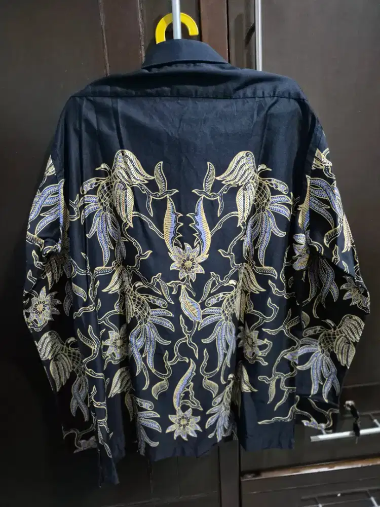 Kemeja batik lengan panjang