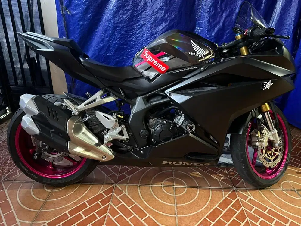 Honda CBR 250CC hitam