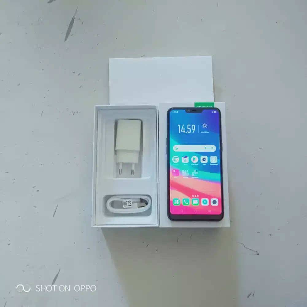 oppo a3s ram 6gb ' 128gb warna hitam seperti baru   :