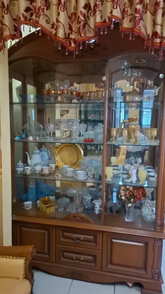 DIJUAL BANGKU UKIRAN DAN LEMARI PAJANGAN