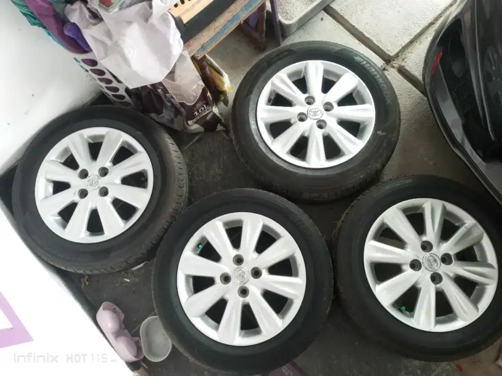 Velg dan Ban Yaris Bakpao TRD 2012