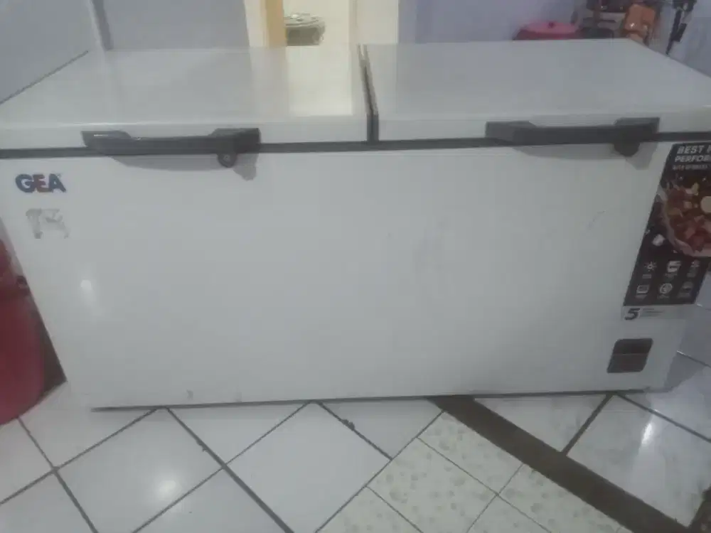 Freezer hemat energi