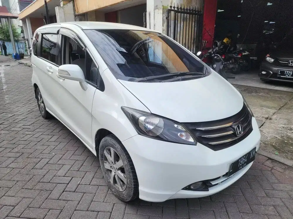 HONDA FREED 1.5 E PSD MATIC 2010 PUTIH SURABAYA