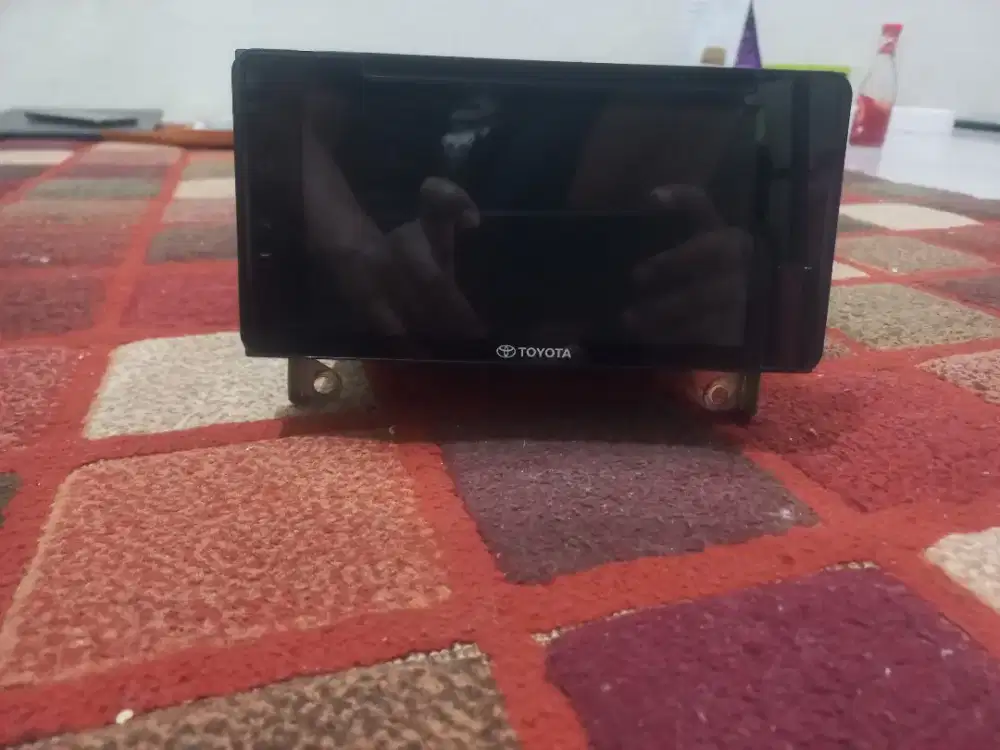 Tape mobil touchscreen bawaan Avanza