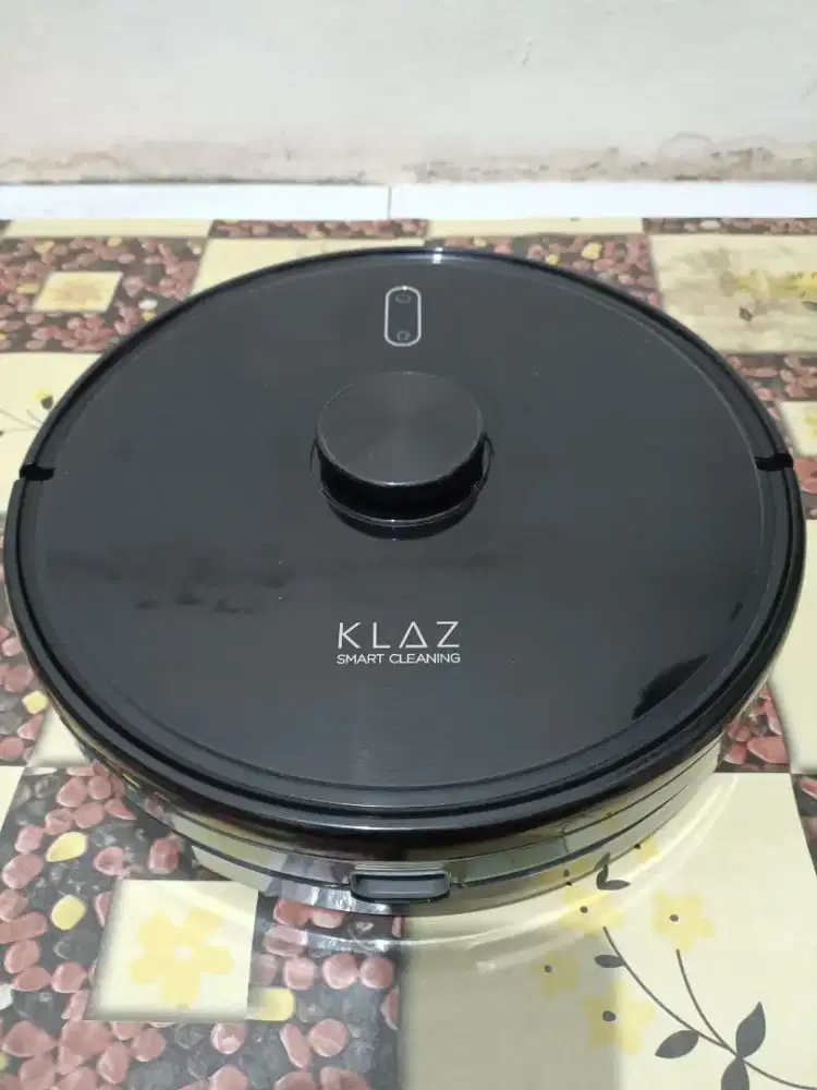 Smart Robot Pembersih Lantai KLAZ