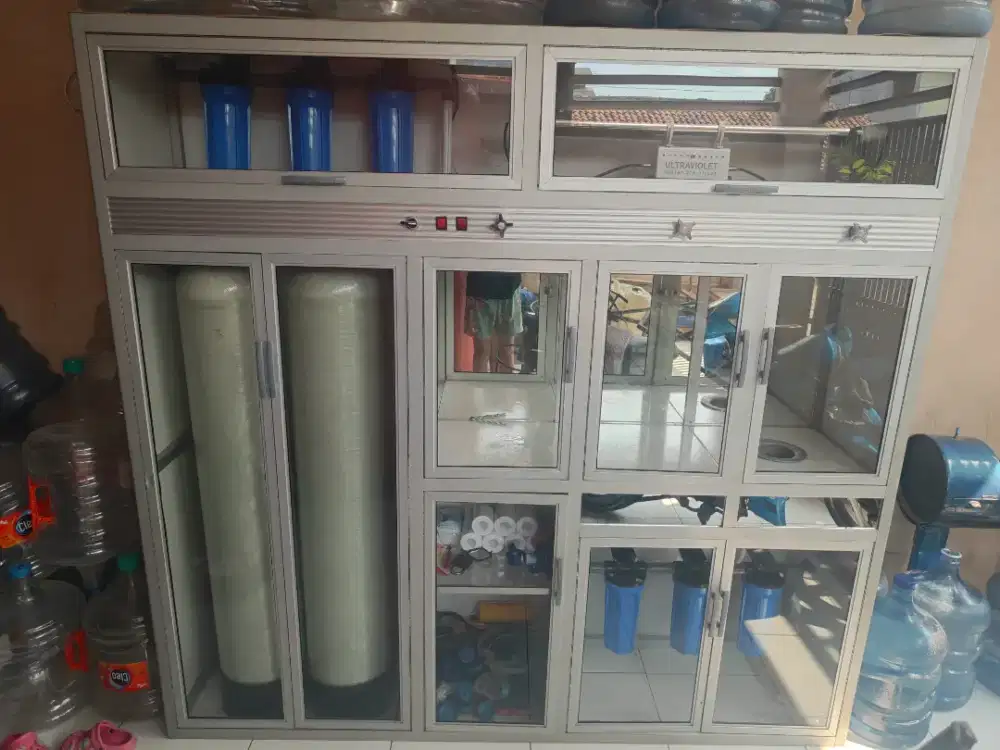 Depot air isi ulang bekas