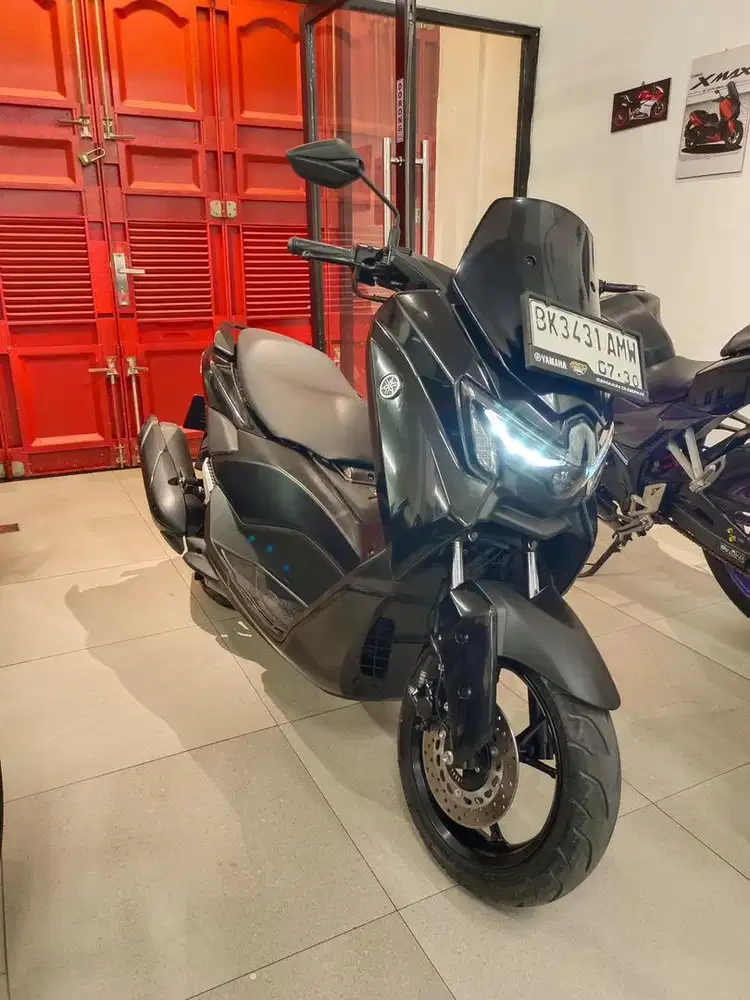 Yamaha Nmax Neo S Keyless 2025 warna Hitam Gloss 155 CC Matic Black