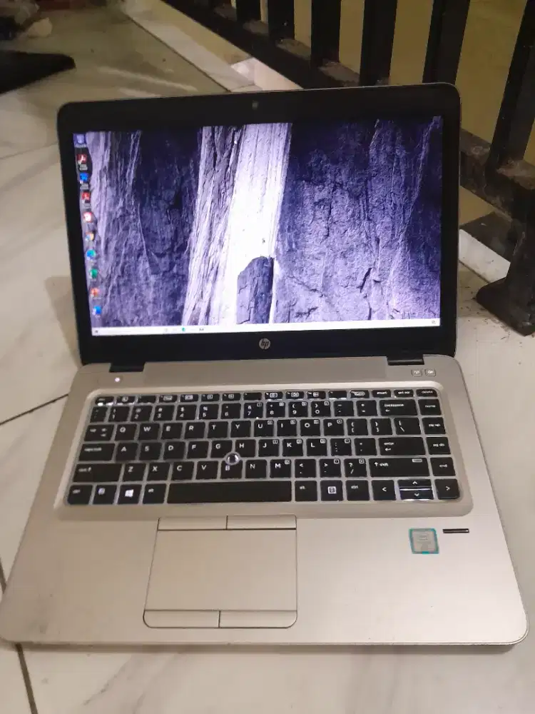 Jual laptop hp slum..core i5 gen 7,ram 8gb. Hdd 500,keyboard nyala