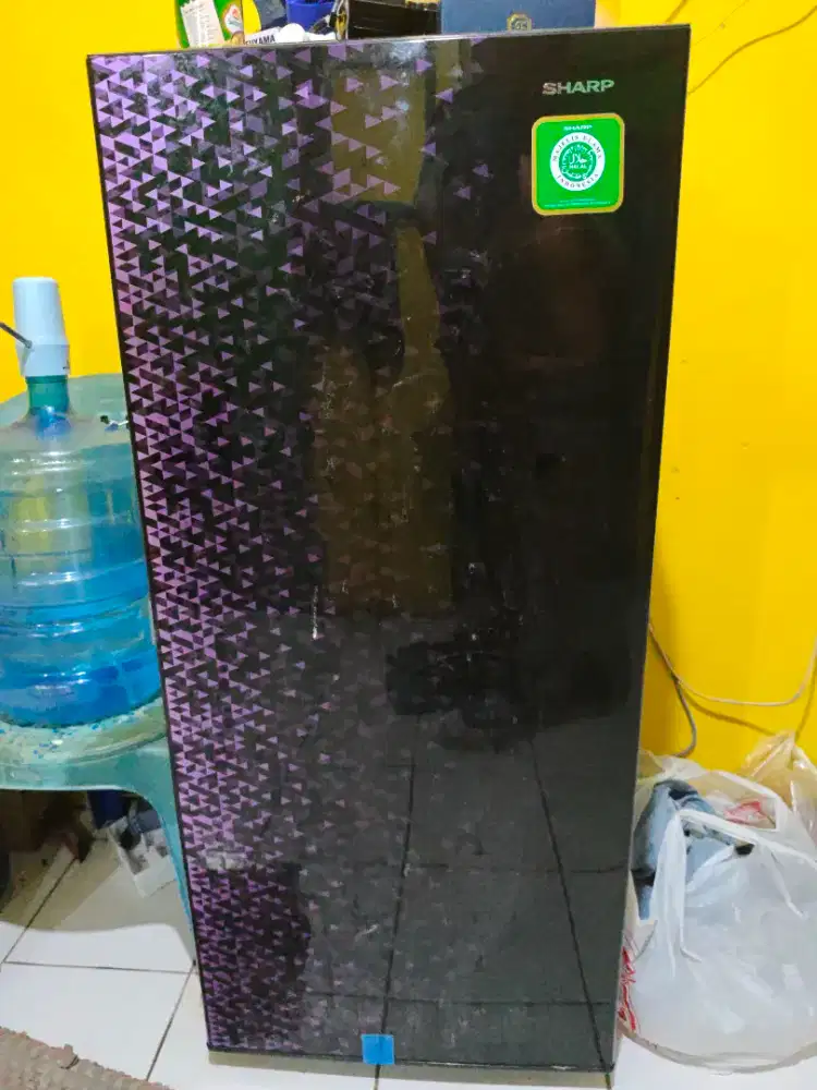 Di Jual TV LG 32 Inchi & Kulkas sharp