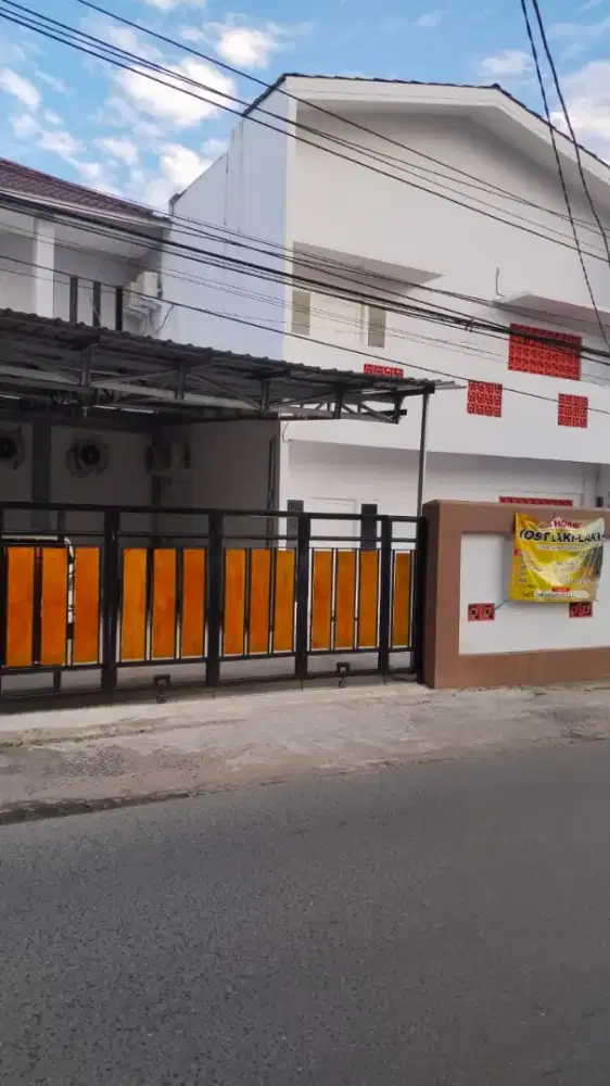 KOS EKSLUSIF LAKI-LAKI